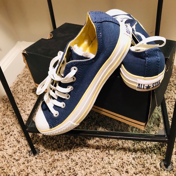 Converse Shoes - Converse All Star low tops. Women’s size 7